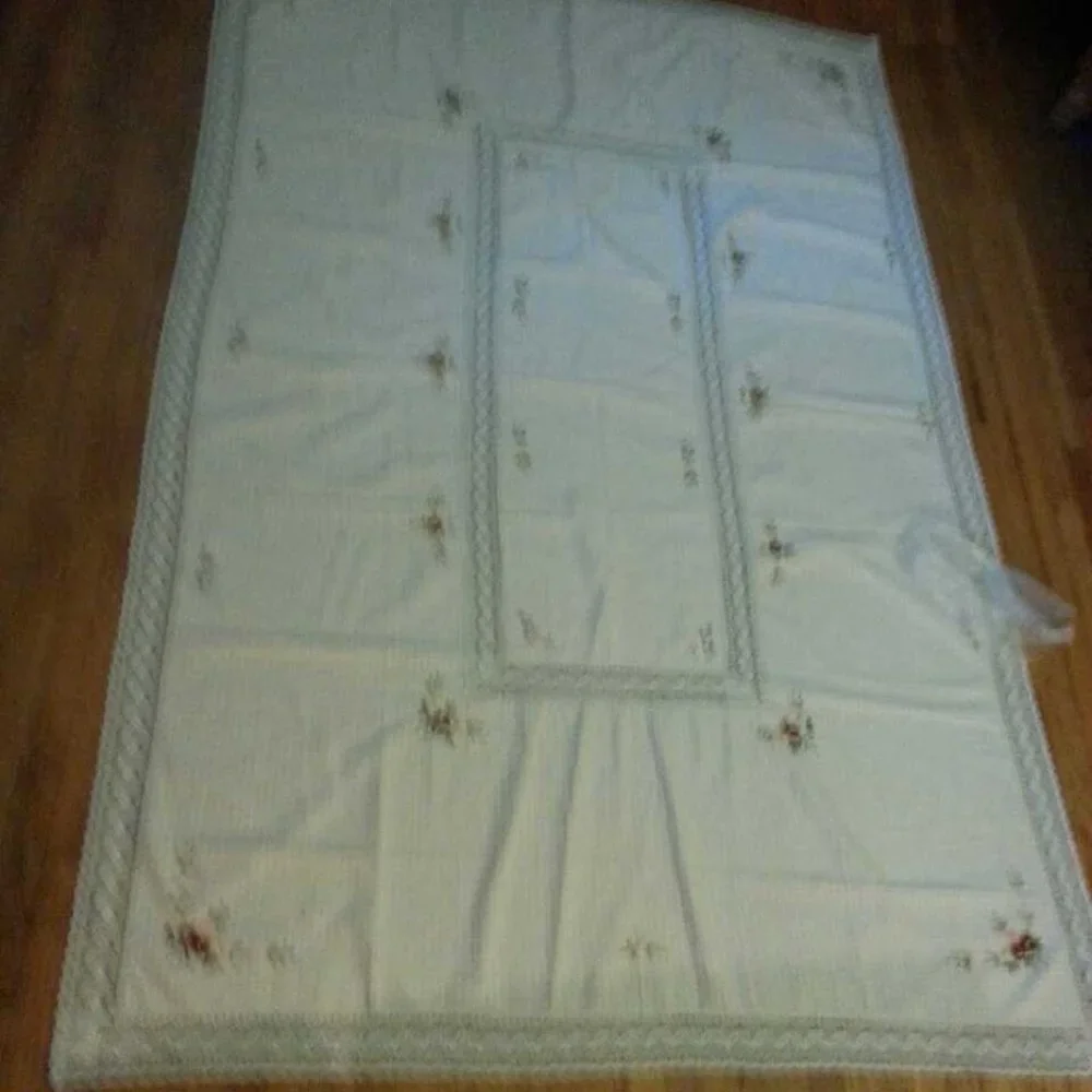 VERY LARGE HANDMADE TABLECLOTH 101